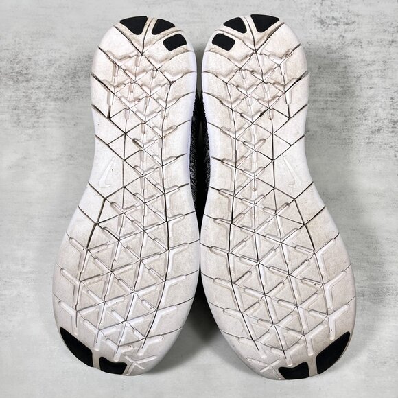 Nike Free RN Flyknit Running Shoes - Men's Size 8 - Oreo Black White - Picture 9 of 10